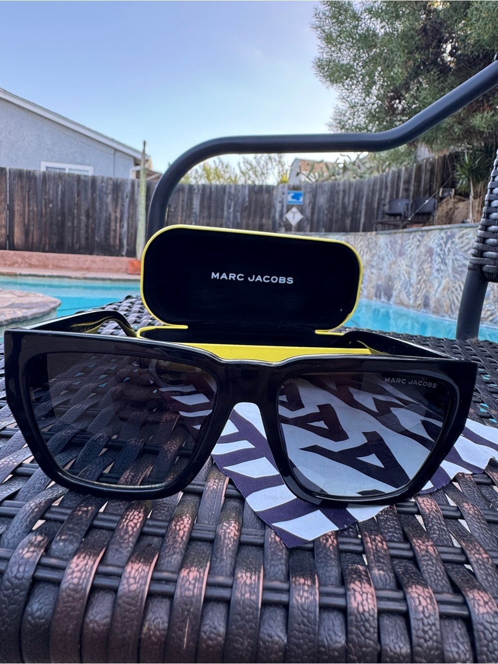 Marc Jacobs MARC 646/S Polarized Oversized Black Sunglasses Gold Logo 57mm VGUC - Picture 10 of 16